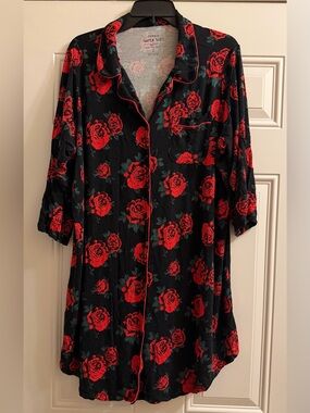 Torrid Super Soft Sleep Shirt Nightgown Black Red Rose Floral Size 2 2X
